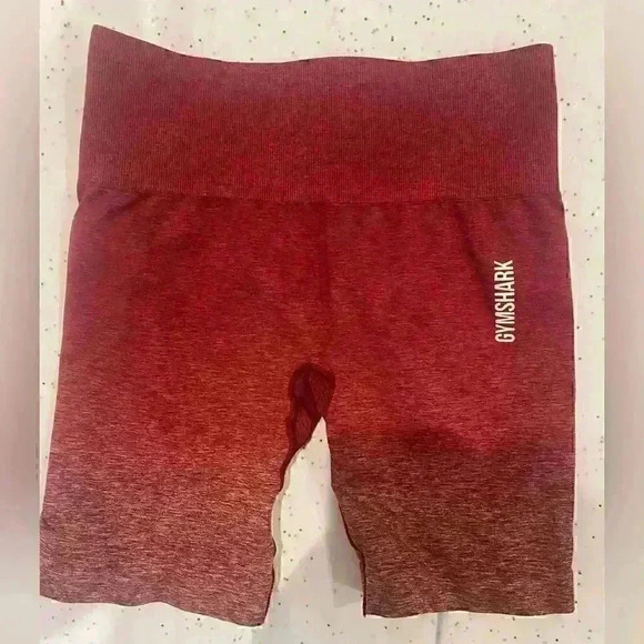 GYMSHARK OMBRE PINK RED SHORTS SZ XS in EUC - Picture 3 of 3
